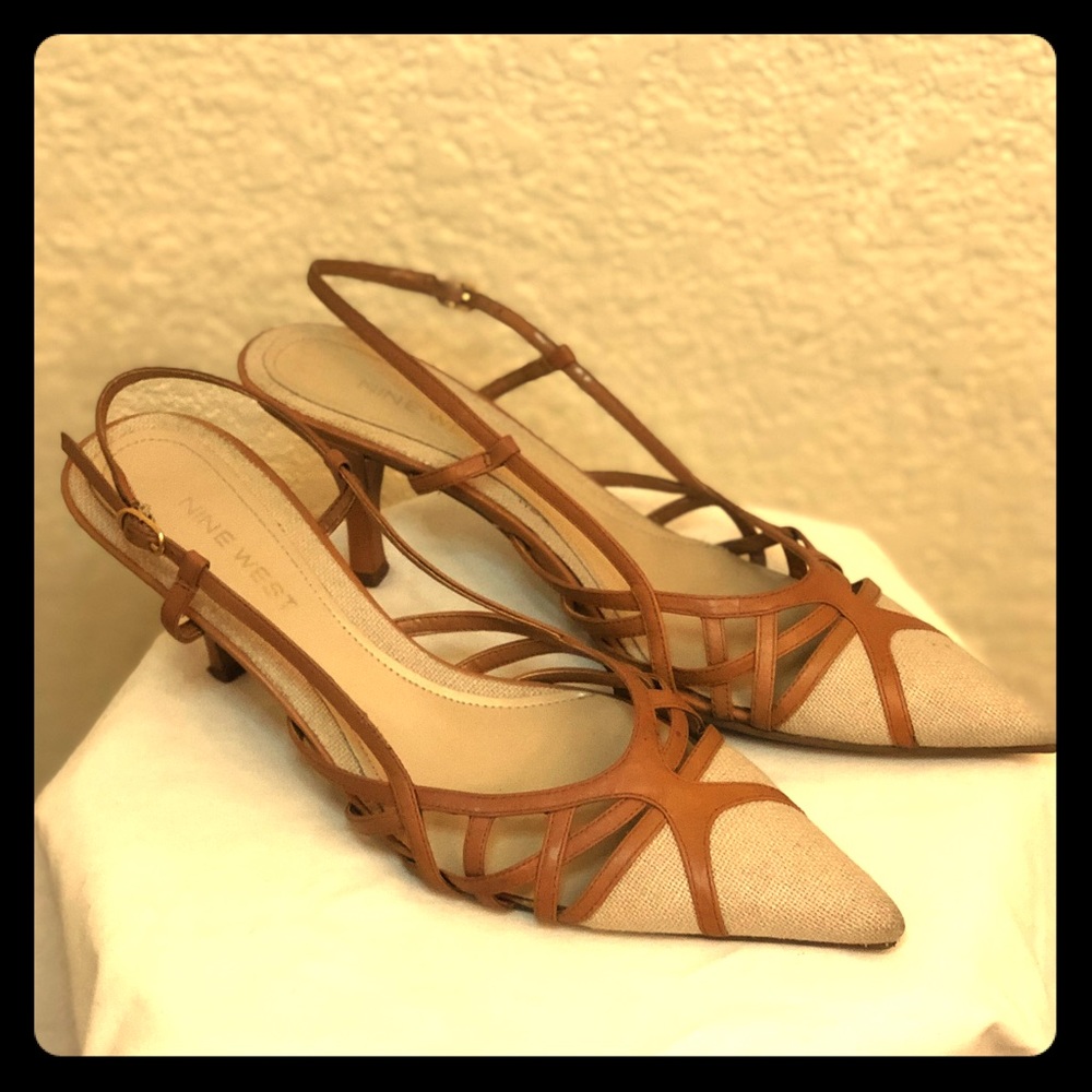 Pointed toe pump